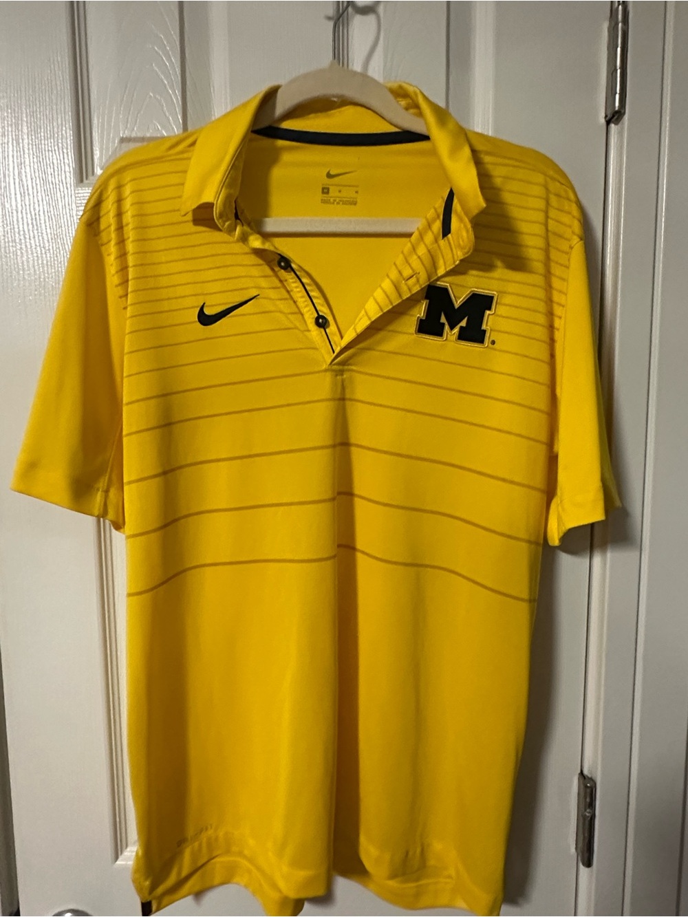 Nike Men’s Yellow Michigan Wolverines SZ Medium